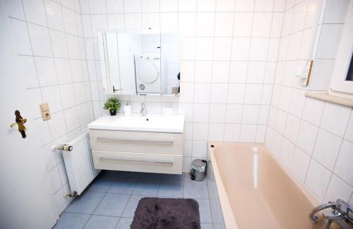 Wasserlos Apartment | Gemütliche Monteurwohnung mit Terrasse