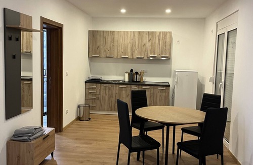 Ulcinj House | Gemütlicher Bungalow im Grünen Gelegen und nur 2 km zum Zentrum Entfernt