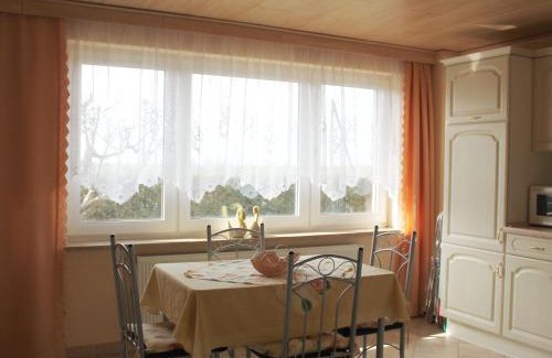 Kroepelin House | Gemütliches Appartement in Brusow mit Garten