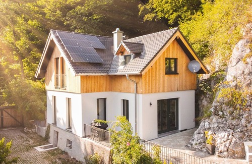 Hienheimer Forst Apartment | Gemütliches Ferienhaus mit Schwimmteich und Großer Terrasse