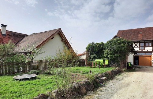 Litzendorf Apartment | Gemütliches Studio Ganz aus Holz. Langzeitmiete Geeignet