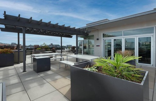 Downtown Victoria Apartment | Gem at the Janion