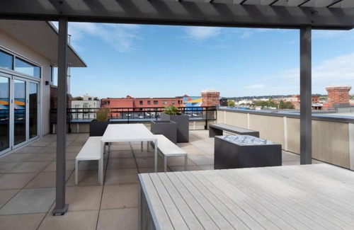Downtown Victoria Apartment | Gem at the Janion