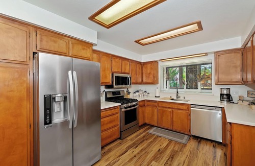 Big Bear Lake Cabin | Gem of the Lake by Destination Big Bear: Close to Meadow Park, Snow Summit and The Village! Pet Friendly!