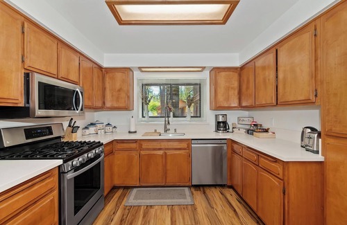 Big Bear Lake Cabin | Gem of the Lake by Destination Big Bear: Close to Meadow Park, Snow Summit and The Village! Pet Friendly!