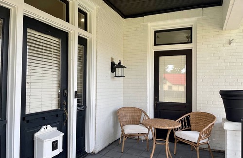 Amistad National Recreational Area House | Gem on Spring-Upscale home walk to Main sleeps 11