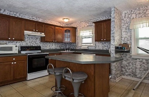 Cleveland Heights Apartment | Gem Stone Villa 1- Less than 15 min to CWRU/Cleveland Clinic