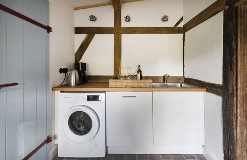 Damp House | Gem under thatch with historic wood-burning stove and dreamlike garden