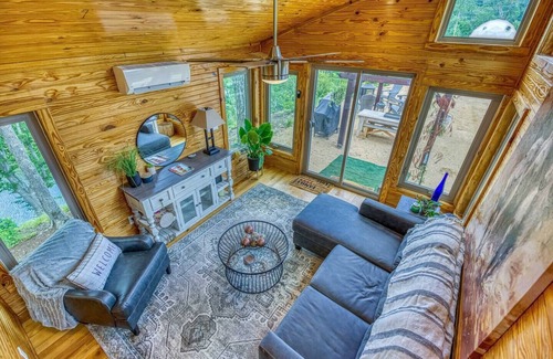 Rogersville House | Gemini a Dreamy waterfront cabin on the bluffs