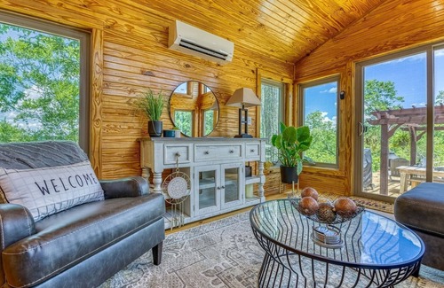Rogersville House | Gemini a Dreamy waterfront cabin on the bluffs