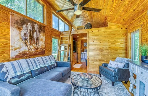 Rogersville House | Gemini a Dreamy waterfront cabin on the bluffs