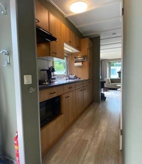 Rijs Other | Gemoderniseerd en modern chalet bij het bos
