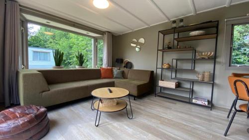 Rijs Other | Gemoderniseerd en modern chalet bij het bos