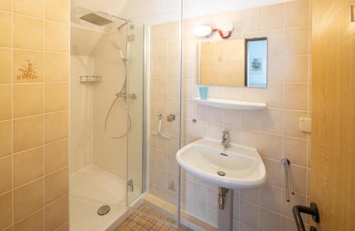 Scheid House | Gemutliche 93m2Fewo mit 2 Schlafzimmern und seitlichem Seeblick vom Balkon