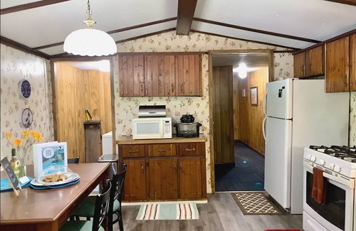 Wagoner House | Gene's Retreat, charming lakeside 3 bed 2 bath peaceful home near Ft Gibson Lake