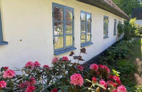 Loderup House | Generös skånegård i idylliska Örum