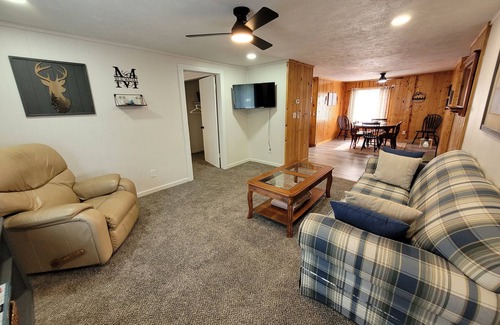 Northeast Apartment | General Store 4 Bedroom Apartment in Cadillac