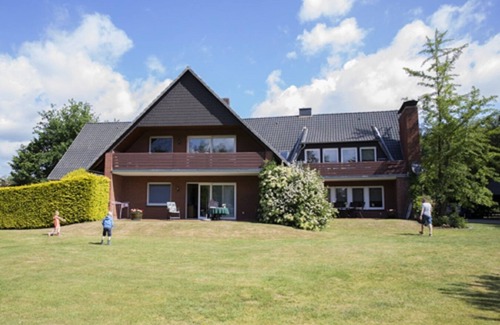 Lembruch Apartment | Generously equipped and very spacious, family vacation apartment (4)