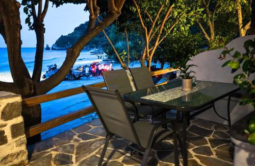 Zagora-Mouresi House | Genevieve Sea House - by the sea .on the beach.