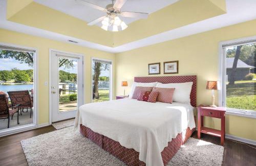 Gravois Mills House | Gentle Slopes Retreat Fit For 12