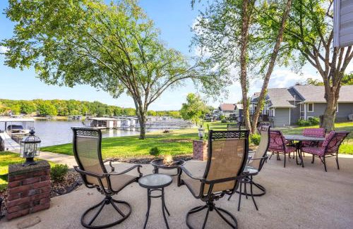 Gravois Mills House | Gentle Slopes Retreat Fit For 12