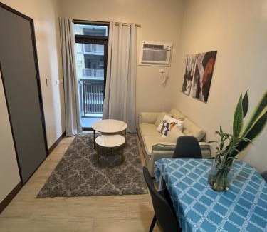 Tambo Apartment | GENTRY MANOR fast WiFi,Balcony near Okada,MOA&NAIA 8Q