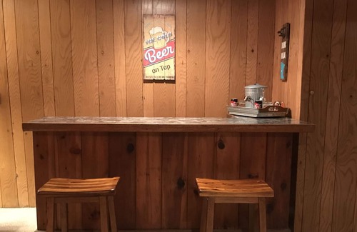 Elk Lake Cabin | Genuine log cabin on Thompson Lake