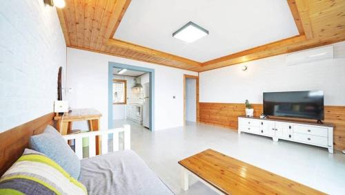 Irun-myeon House | Geoje Sinbi Bada Pension