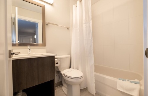 Surrey Hotel | George Point Inn