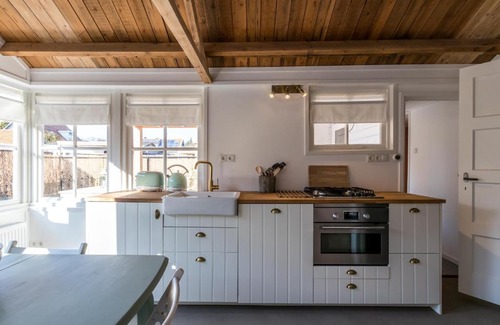 Renesse Ski Chalet | George's Lodges Renesse