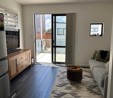 Te Atatu Peninsula Apartment | George townhouse