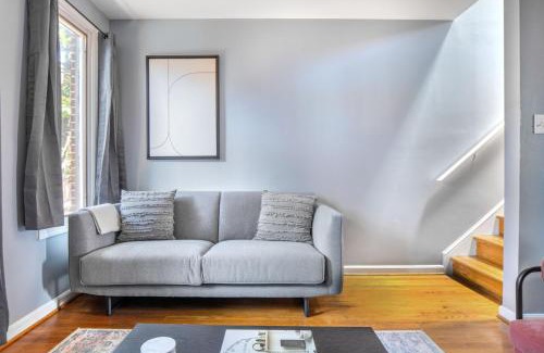 Georgetown Apartment | Georgetown 2br w wd nr Embassy Row nightlife WDC-705