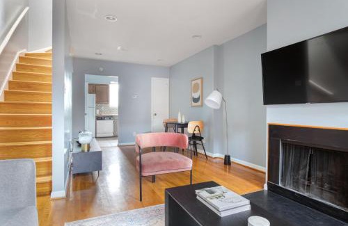 Georgetown Apartment | Georgetown 2br w wd nr Embassy Row nightlife WDC-705