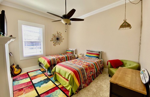 Georgetown Bed & Breakfast | Georgetown Bed&Breakfast: Kaleidoscope Room Sleeps 2. King bed or 2 twin beds.