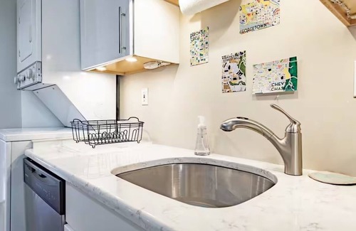 Georgetown Apartment | Georgetown - Charming, modern, 1 BR in historic bldg on Cobblestone Street