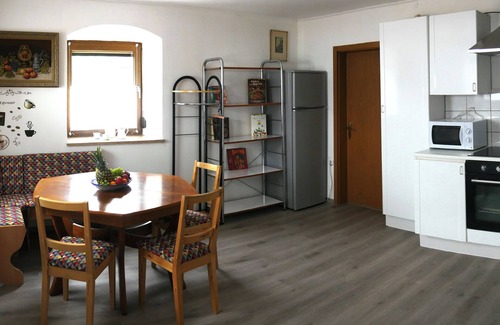 Treuchtlingen Apartment | Gepflegte Ferienwohnung für 6 Personen im Idyllischen Möhren