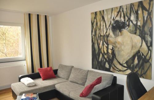 Marburg Apartment | Geräumige 2-Z WOHNUNG im GRÜNEN, GARTEN, TERRASSE, RUHIG, NATUR, PHANTASTISCHER BLICK!