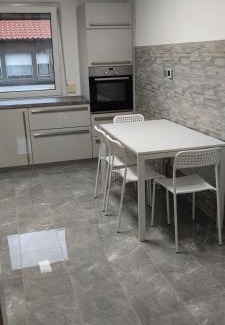 Muersbach Apartment | geräumige 4 Zimmer Wohnung mit Balkon