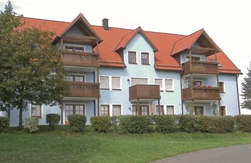 Neualbenreuth Apartment | Geräumige 92qm Ferienwohnung mit Balkon für 4 Personen