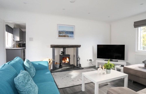 Bodffordd House | GER Y LLAN, pet friendly, character holiday cottage in Llangefni