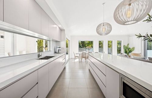 Korora House | Gerald's Break Away - Style and luxury with Pool