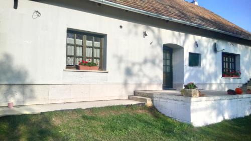 Sutto House | Gerecse Vendégház