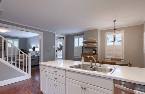 German Village House | German Village at it's finest! Walk to Lindey's, Cento, Book Loft & much more!