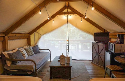 Seguin House | Geronimo Creek Retreat Getaway Cabin #7