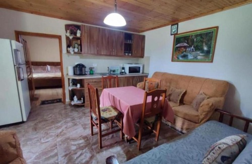 Permet House | Gest House Felau