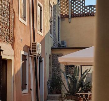 Sona House | GESUITIROOMS