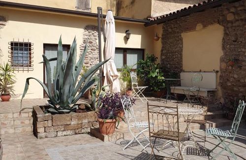 Sona House | GESUITIROOMS