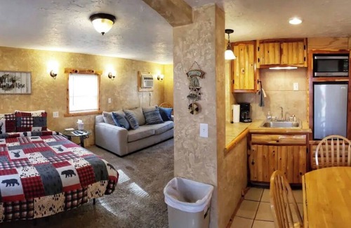 Branson Cabin | "Get Away" Cabin at the Lake - Outdoor Campfire
