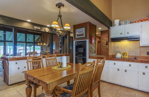 Lindale House | Get away from it all! Fish, Shop in Canton, Golf, Tx Rose Horse Ranch or Relax!