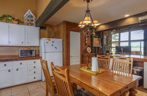 Lindale House | Get away from it all! Fish, Shop in Canton, Golf, Tx Rose Horse Ranch or Relax!